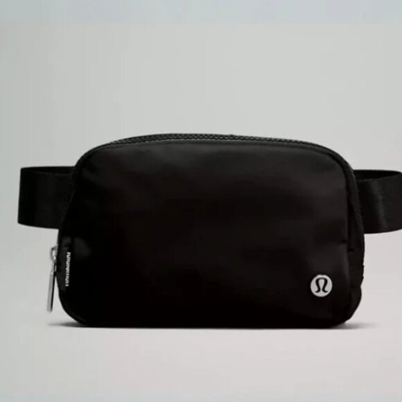 Used Lululemon Everywhere Crossbody Belt Bag 1L - Black - Picture 1 of 5